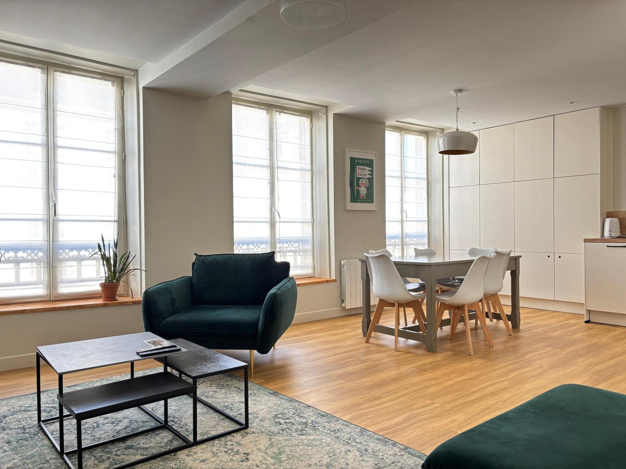 Bajocasse Apt Duplex Spacieux 3 Ch 2 Sdb Cosy Plein Centre Bayeux Decoration Elegante Proche Plages Du Debarquement المظهر الخارجي الصورة