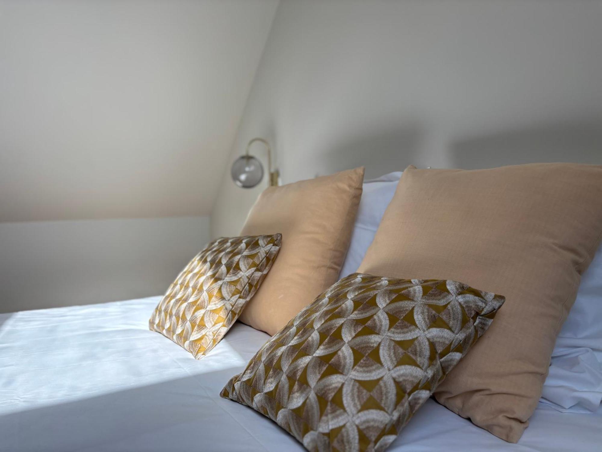 Bajocasse Apt Duplex Spacieux 3 Ch 2 Sdb Cosy Plein Centre Bayeux Decoration Elegante Proche Plages Du Debarquement المظهر الخارجي الصورة